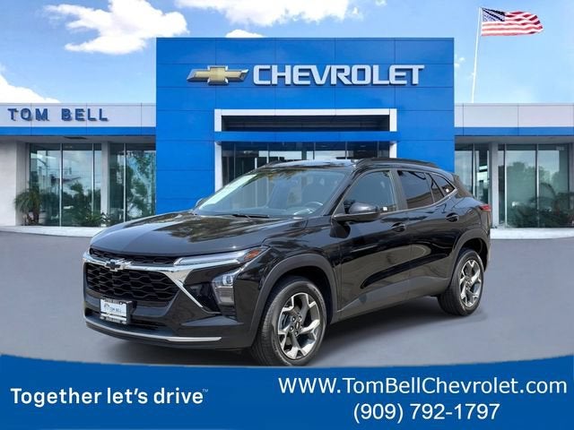 2025 Chevrolet Trax LT in Mosaic Black Metallic — front three-quarter view