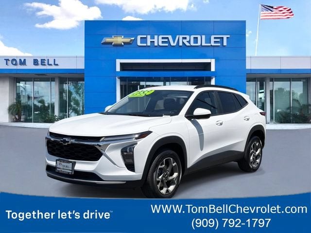 2025 Chevrolet Trax LT in Summit White — front three-quarter view