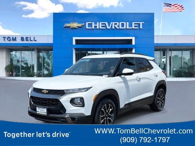 2023 Chevrolet Trailblazer ACTIV in Summit White — front three-quarter view